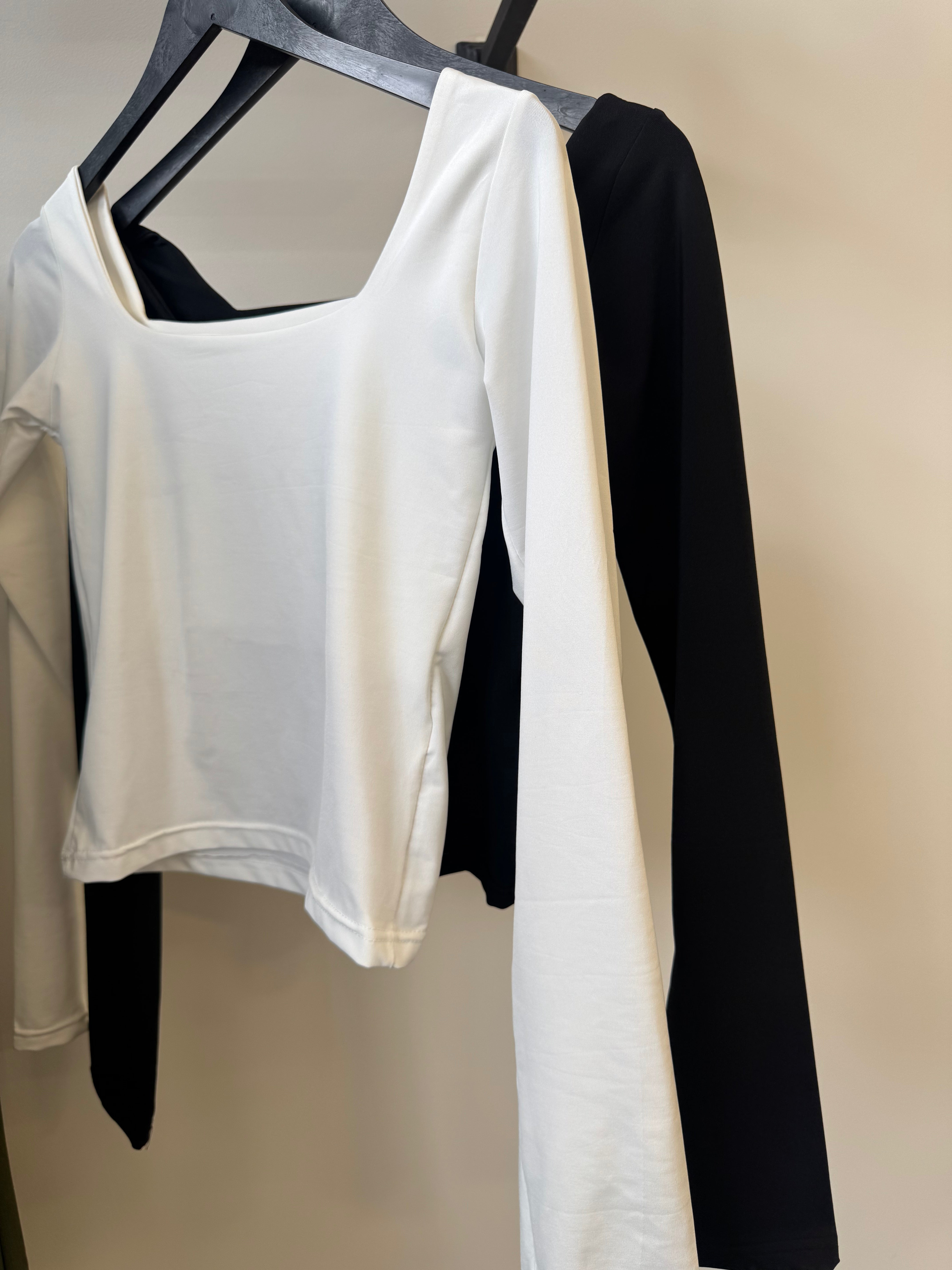 Basic Square Neck - White/Black