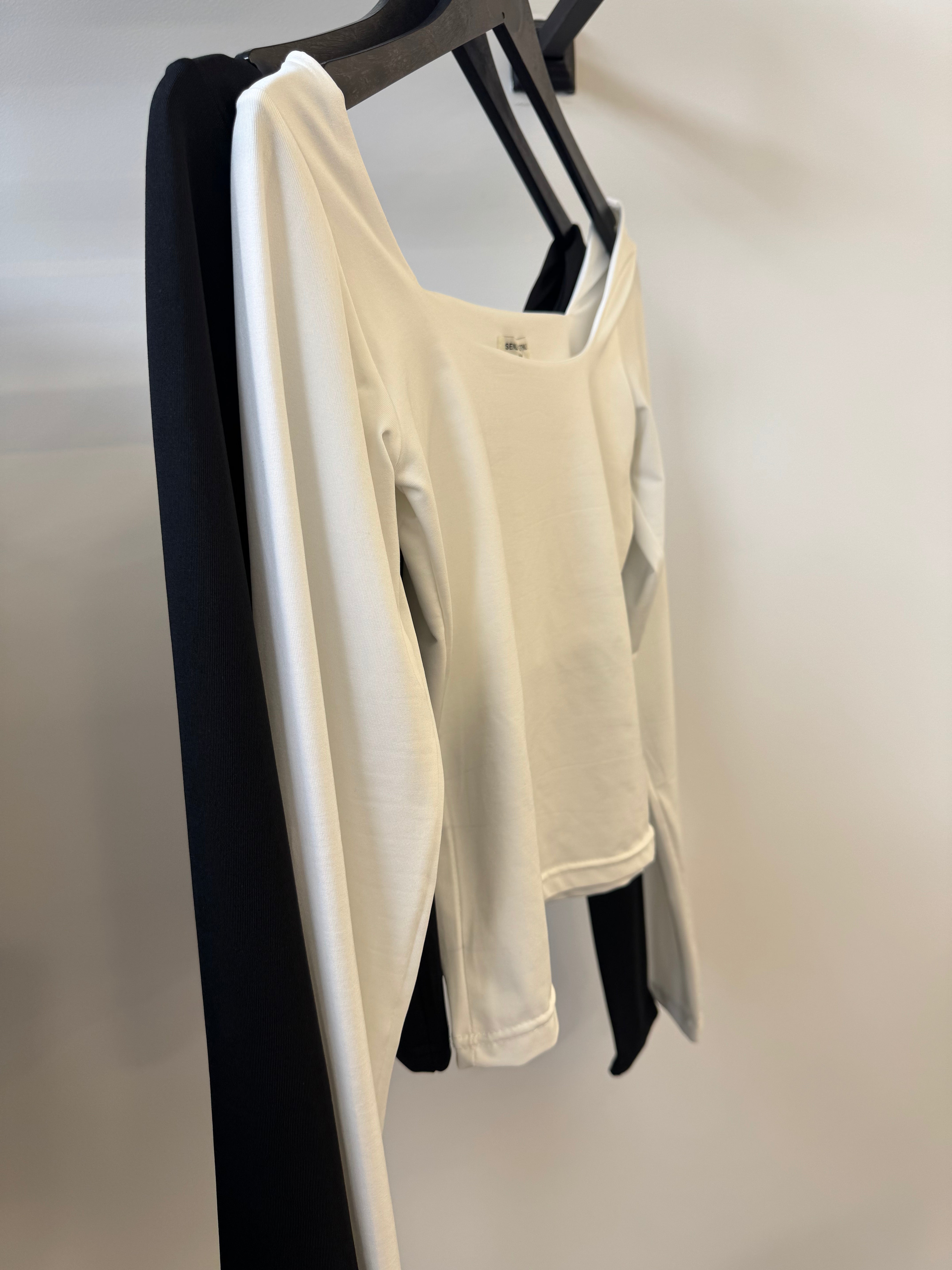 Basic Square Neck - White/Black